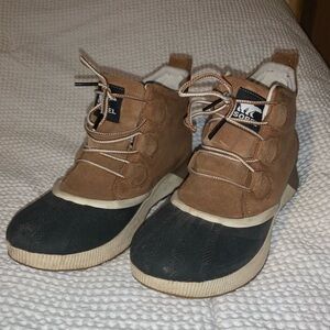 Sorel Out n About III Tan and Black Waterproof Duck Boots